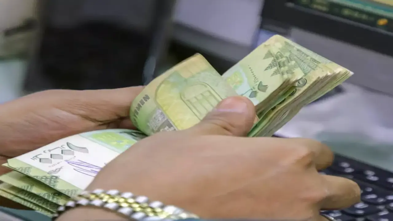 الدولار يتجاوز 535 ريالاً في اليمن للمرة الأولى في تاريخ الصرف